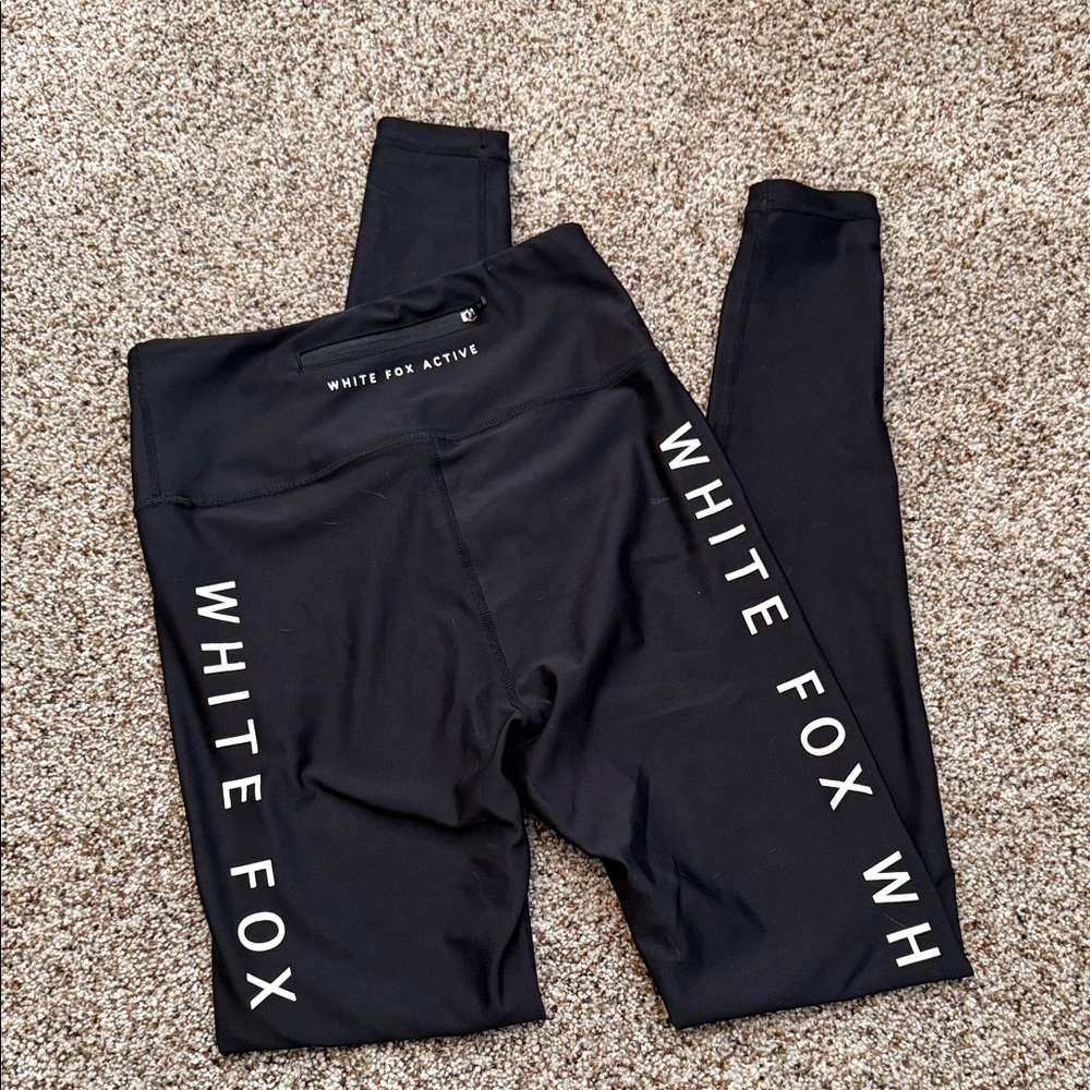 White fox black leggings